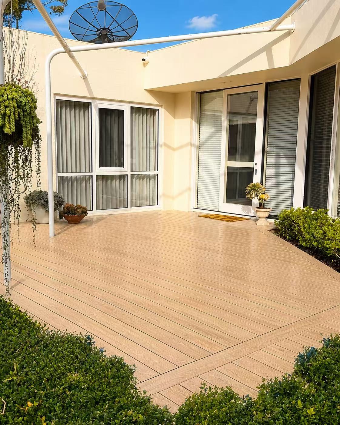 Vivid PVC Decking Collection project gallery image 2